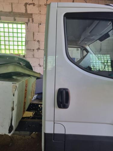 Iveco daily. Подгонка зазоров правой двери